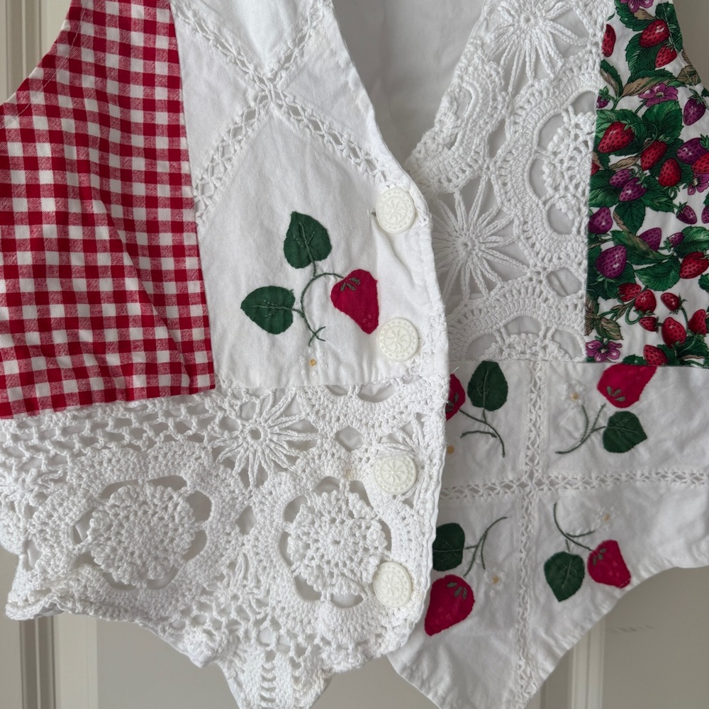 VINTAGE Patchwork Vest White V Neck Strawberry Red Green Floral Gingham Size M - Picture 3 of 8